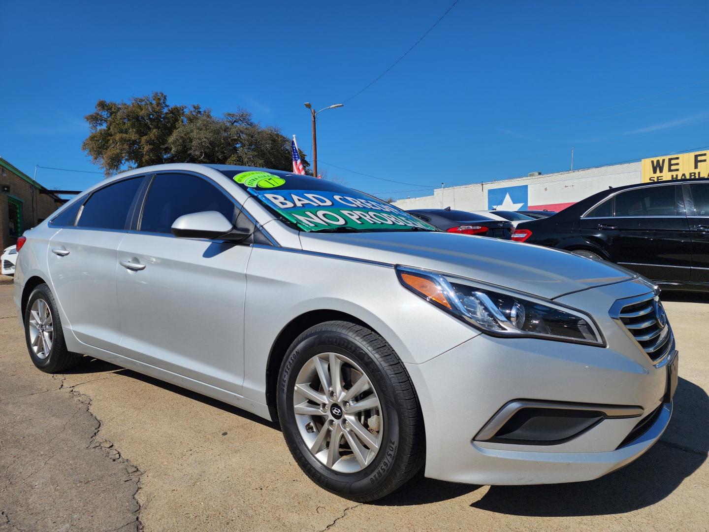 2017 SILVER Hyundai Sonata SE (5NPE24AF8HH) with an 2.4L L4 DOHC 16V engine, 7A transmission, located at 2660 S.Garland Avenue, Garland, TX, 75041, (469) 298-3118, 32.885551, -96.655602 - Welcome to DallasAutos4Less, one of the Premier BUY HERE PAY HERE Dealers in the North Dallas Area. We specialize in financing to people with NO CREDIT or BAD CREDIT. We need proof of income, proof of residence, and a ID. Come buy your new car from us today!! This is a very clean 2017 HYUNDAI SON - Photo#1